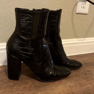 ALDO black leather crocodile ankle boots - 6.5